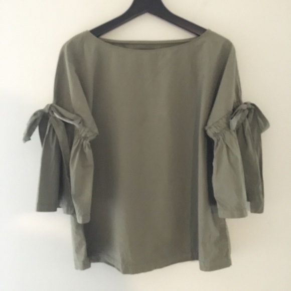 Lou & Grey Tops - Lou & Grey bell sleeve top. NWT. Olive